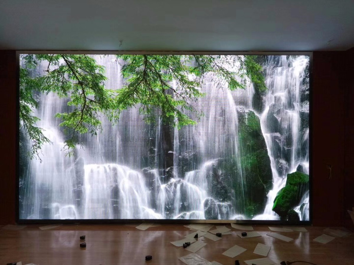 濰坊地理測繪局室內(nèi)P2.5全彩屏加班加點完工，等著看十九大呢